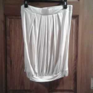 Cream tune top with elastic waist.